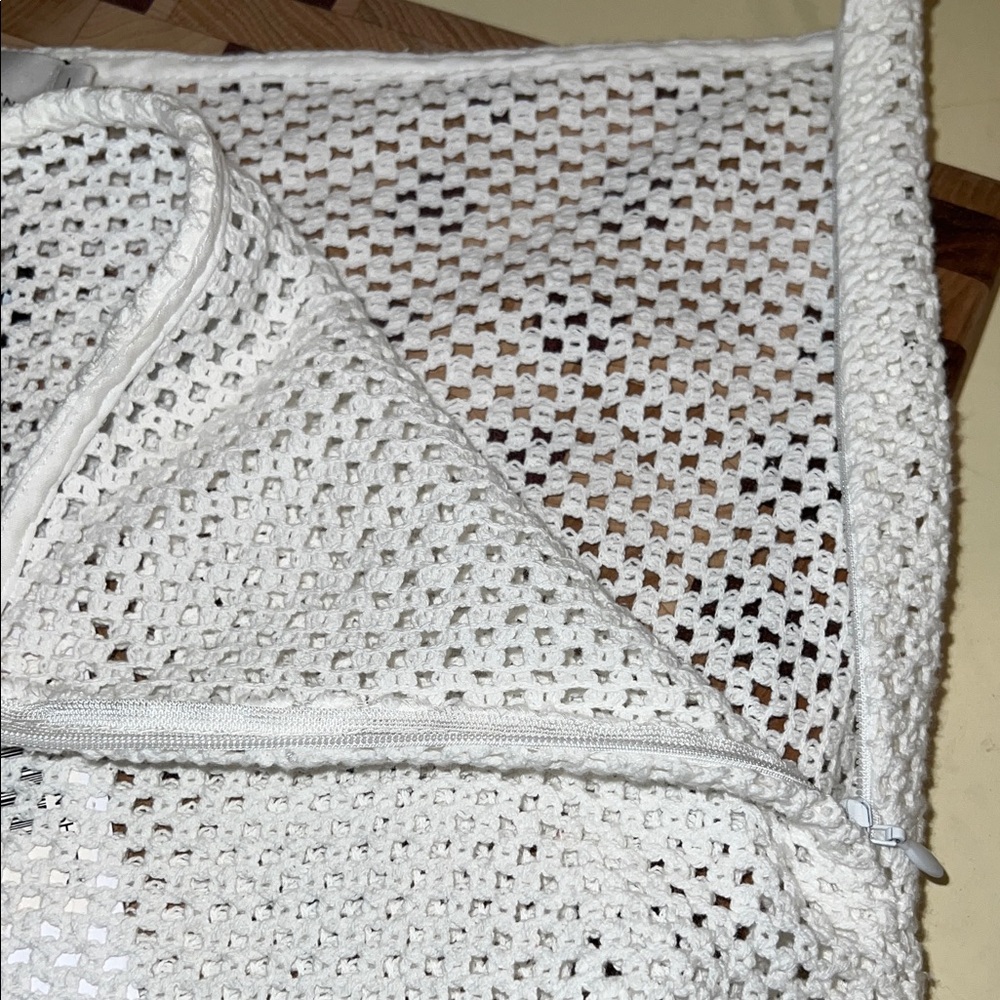 Molly Bracken White Knit Top and Shorts Ensemble Swim Cover up Sz L - Picture 9 of 11